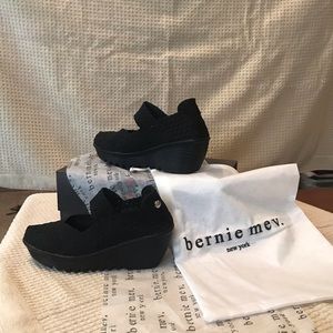 Bernie mev. Black lula wedges with travel bag.
